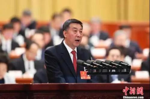 中國僑網(wǎng)國務(wù)委員王勇向十三屆全國人大一次會議作關(guān)于國務(wù)院機(jī)構(gòu)改革方案的說明,。 中新社記者 劉震 攝