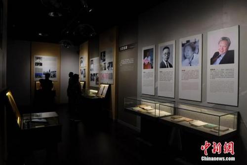 中國(guó)僑網(wǎng)資料圖,福建泉州華僑歷史博物館專設(shè)的“故土情深——泉籍華僑華人奉獻(xiàn)史”展覽,。中新社記者 王東明 攝