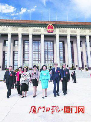 中國僑網(wǎng)第十次全國僑代會(huì)開幕式后,,我市(廈門)參會(huì)代表滿懷喜悅地步出會(huì)場(chǎng),。