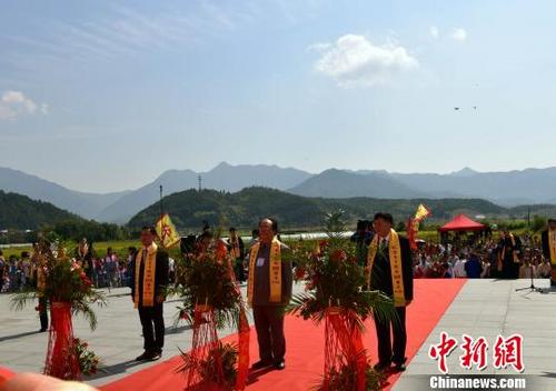中國僑網18日,朱子誕辰888周年祭祀大典隆重舉行,?!堺惥z