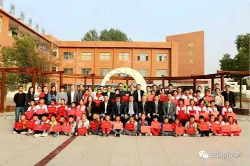 中國僑網(wǎng)大合照。