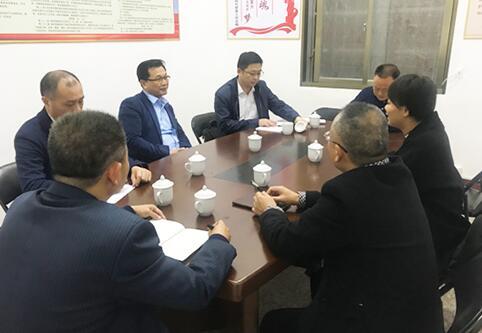 中國(guó)僑網(wǎng)驗(yàn)收組聽取工作匯報(bào)(圖片來源:福建省僑聯(lián)網(wǎng)站)