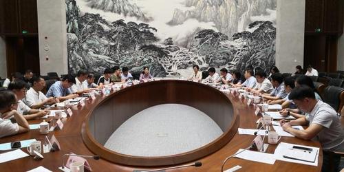 中國僑網杭州市政協(xié)召開“加大新生代海外人才引進力度”月度協(xié)商會議,,市僑聯(lián)作交流發(fā)言。(圖片來源:浙江省僑聯(lián)網站)