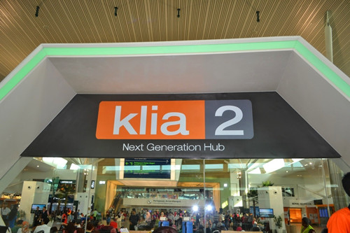 新護照的晶片有瑕疵,,其資料無法在吉隆坡第二國際機場(KLIA2)的電子關(guān)卡獲得辨識,。(馬來西亞《星洲日報》)