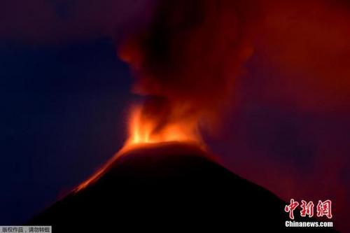 中國(guó)僑網(wǎng)資料圖片:印尼索普坦火山噴發(fā),。
