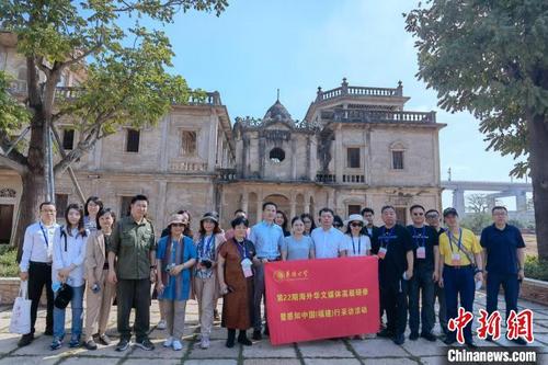 中國僑網(wǎng)第22期海外華文媒體高級研修班暨感知中國(福建)行走進(jìn)福建晉江,?!O虹 攝