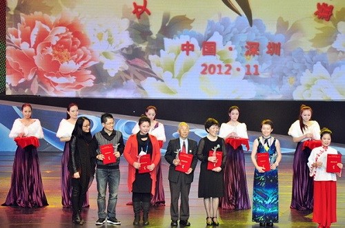 舞蹈《開(kāi)門(mén)紅》獲全球華人中華才藝舞蹈大賽十佳表演獎(jiǎng),。(匈牙利《新導(dǎo)報(bào)》)