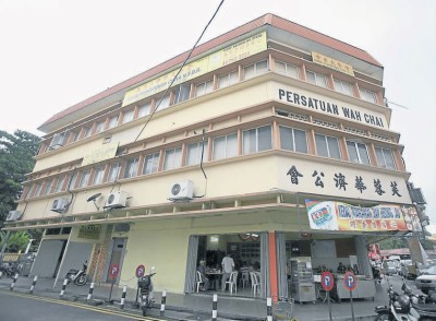 森州一些社團組織領導歡迎豁免消費稅,,惟認為政府應該直接豁免6%的消費稅,,而不是在購置產(chǎn)業(yè)后再向財政部追討回扣。(馬來西亞《南洋商報》)