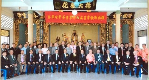 泰國世覺善堂第26屆首長,、董事合影,。(泰國《京華中原聯(lián)合日?qǐng)?bào)》)