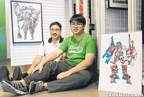 謝杰興(圖右),。(新加坡《聯(lián)合早報(bào)》/林國明