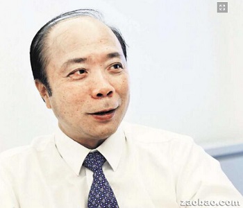 柯毓麟業(yè)務(wù)繁忙,,仍然盡心盡力地為教育,、商會(huì)和宗鄉(xiāng)會(huì)館服務(wù)。(新加坡《聯(lián)合早報(bào)》)