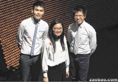 成功考進北京電影學院導演系本科的李昌榮(左)和即將到英國國家影視學院深造的陳健民(右)懷抱著電影夢,。(新加坡《聯(lián)合早報》/蔡婉婷