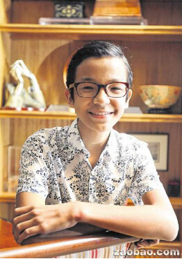 曾智善勇敢反擊惡意中傷他的匿名者,,并且鼓勵其他受害者也走出陰影,獲頒婦女行動及研究協(xié)會大獎,。(新加坡《聯(lián)合早報》/曾坤順