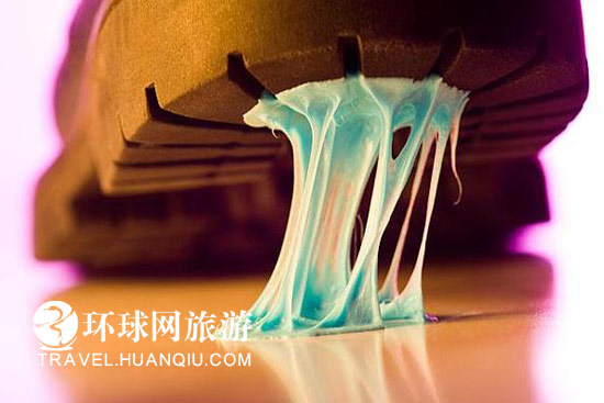 中國僑網(wǎng)到新加坡旅游的人們應(yīng)入鄉(xiāng)隨俗,,可暫且用薄荷來代替口香糖,。(資料圖片)