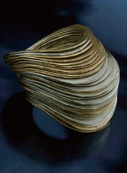 中國(guó)僑網(wǎng)金銀層狀戒指,。(法國(guó)《歐洲時(shí)報(bào)》英國(guó)版/受訪者提供)