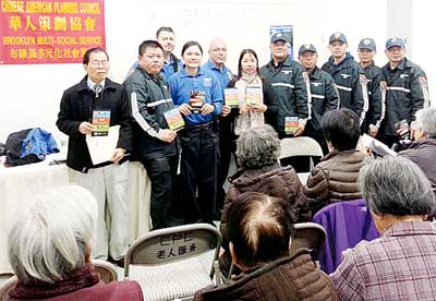 中國(guó)僑網(wǎng)警局舉辦防犯罪講座,,著重強(qiáng)調(diào)祈福黨詐騙,。(美國(guó)《星島日?qǐng)?bào)》)