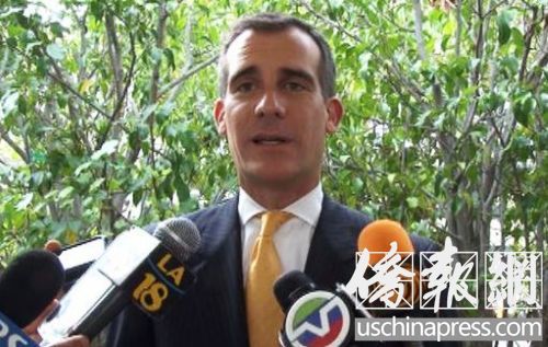 中國(guó)僑網(wǎng)洛杉磯市長(zhǎng)賈希提在洛杉磯市府接受媒體訪問(wèn)。(美國(guó)《僑報(bào)》/邱晨)