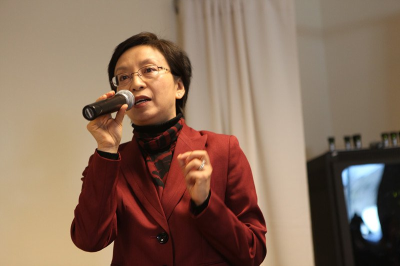 中國僑網(wǎng)NECINA就業(yè)博覽會,,移民律師潘雅然主講最新的移民法律,。(美國《世界日報》/俞國梁 攝)