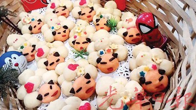 中國僑網(wǎng)《羊貴妃喜慶新年》濃妝登場,。
