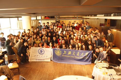 中國(guó)僑網(wǎng)校友合影,。(日本新華僑報(bào)網(wǎng))