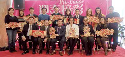 中國僑網(wǎng)“迎春接彩年宵嘉年華”14日于法拉盛揭幕,。(美國《星島日報》)