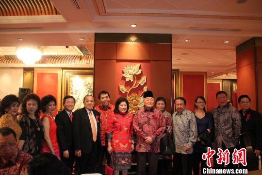 中國僑網(wǎng)印尼雅加達六桂堂15日晚舉辦2015年春季和元宵節(jié)聯(lián)歡晚會,。 顧時宏 攝