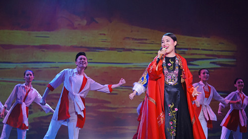 中國(guó)僑網(wǎng)“頌和平·夢(mèng)飛翔”——李雨兒美國(guó)新春音樂會(huì)在美國(guó)洛杉磯圣蓋博大劇院上演,。(金曉杰 攝)