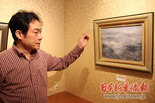 中國(guó)僑網(wǎng)金醒石介紹畫(huà)作,。(日本《新華僑報(bào)網(wǎng)》)