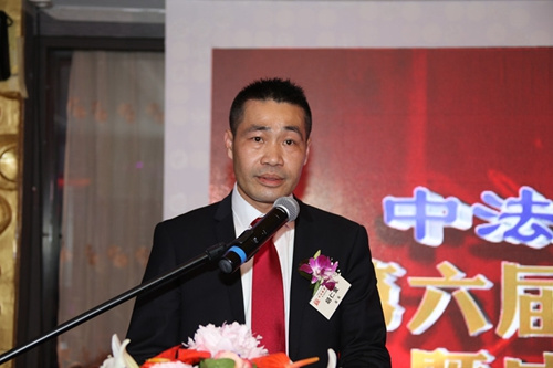 中國僑網(wǎng)胡仁愛會(huì)長致辭,。(法國《歐洲時(shí)報(bào)》/黃冠杰 攝)