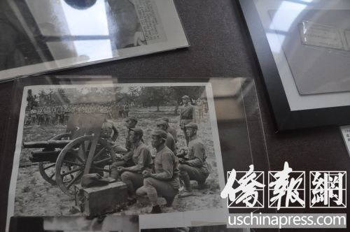 中國僑網(wǎng)展品中有八路軍的珍貴歷史照片,。僑報記者徐一凡攝