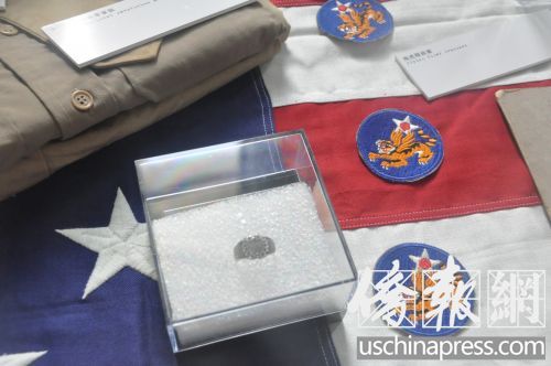 中國僑網(wǎng)飛虎隊隊員的軍服,、戒指,、袖章等記錄了美中并肩戰(zhàn)斗的歷史。僑報記者徐一凡攝