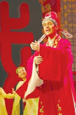 來(lái)自美國(guó)的印威廉,,滬劇,、越劇、評(píng)彈,,江浙戲曲樣樣拿手;古琴,、笛子,、嗩吶,民族樂(lè)器件件精通