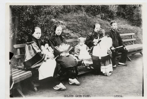 19世紀(jì)90年代舊金山的一個(gè)中國移民家庭,。(參考消息援引《紐約時(shí)報(bào)》網(wǎng)站)