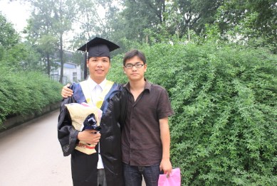 李子杰與馬進(jìn)兵兩位大學(xué)摯友今年促成美中兩國跨海公益,。(美國《世界日報》/李子杰提供)