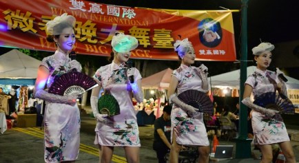 KissGirl四人組周末在南加州華人微春晚大舞臺海選中登臺表演唱“夜來香”,。(美國《世界日報》/楊青