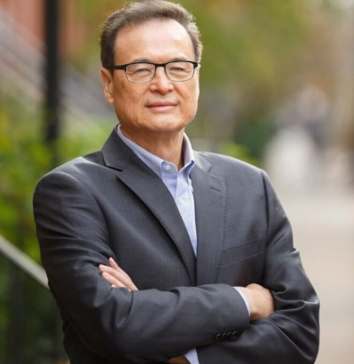 利勇民競(jìng)選第七選區(qū)國(guó)會(huì)眾議員,盼更多地為華裔服務(wù)。(利勇民提供)
