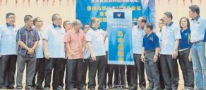 魏家祥在姚偉豪,、曹智雄,、張日洲及區(qū)會基層陪同下,,
