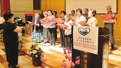 圖為法國圣路易華人社區(qū)服務(wù)中心的老人合唱團(tuán),。(圖片來源:圣路易時(shí)報(bào)網(wǎng))