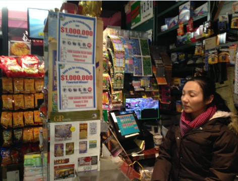 紐約皇后區(qū)華人經(jīng)營(yíng)的雜貨店開(kāi)出勁球獎(jiǎng)100萬(wàn)元大獎(jiǎng),。(美國(guó)《世界日?qǐng)?bào)》/朱蕾