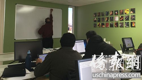 來自中國和印度的留學生占據(jù)了這所位于芝加哥西北郊的F1掛靠學校。(美國《僑報》/鄢田