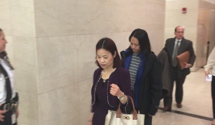 梁彼得的母親賀芳到場旁聽兒子受審,。(美國《世界日報》/洪群超
