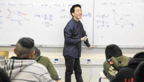 數(shù)學(xué)教師安東尼.勇。(美國《世界日報》)