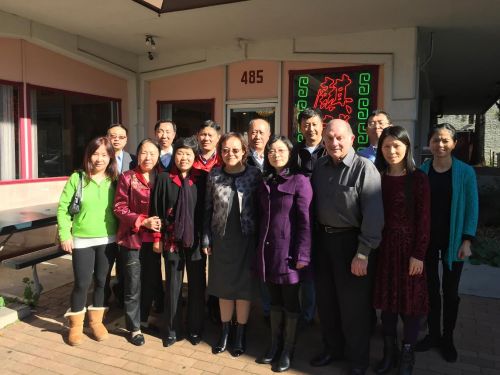 加州河北商會籌備組合影,。前排左四為高翔,,后排左四為吳有義。(加州河北商會籌備組提供)