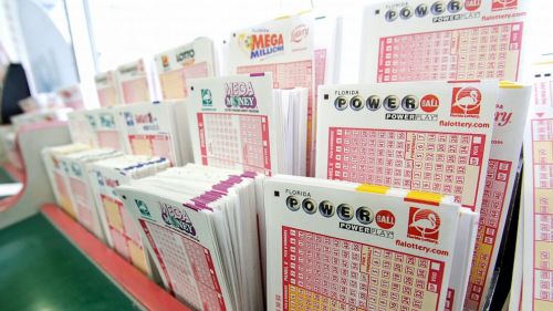 商店中陳列的勁球獎彩票。(資料圖片)