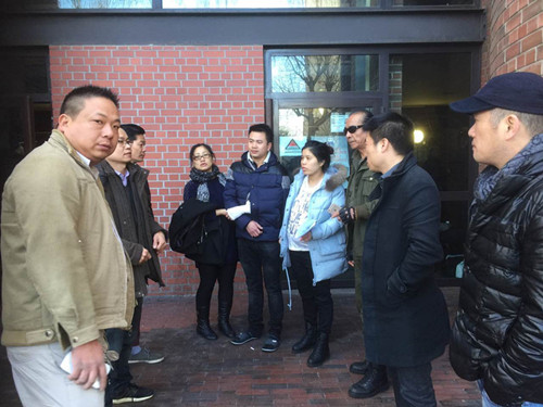 當?shù)厝A人到警察局指認罪犯,。(《歐洲時報》資料圖/黃冠杰