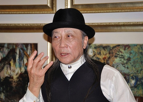 3月24日,,周氏山作在畫室接受人民網(wǎng)記者采訪