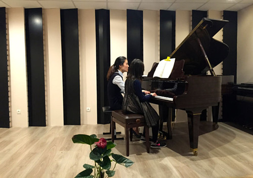 演出現(xiàn)場(chǎng),,四手聯(lián)彈,。(《歐洲時(shí)報(bào)》/方梓熙