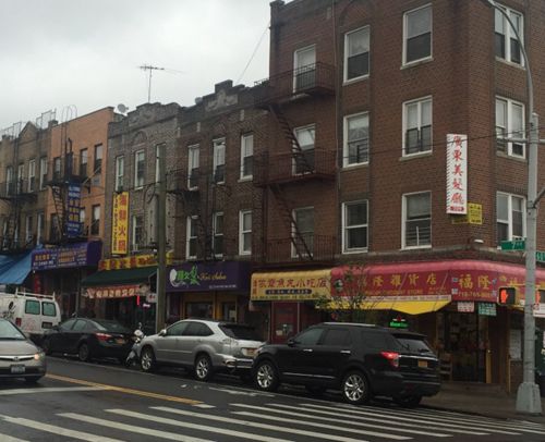 布魯克林不少華裔喜歡投資多家庭房屋,但是卻因?yàn)椴涣私庹?guī)定,導(dǎo)致收入不樂(lè)觀,。(美國(guó)《世界日?qǐng)?bào)》/黃伊奕攝影)