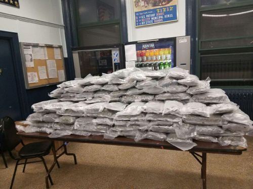 市警62分局公布12日查繳100磅大麻照片,。(美國(guó)《僑報(bào)》摘自警局官方推特)