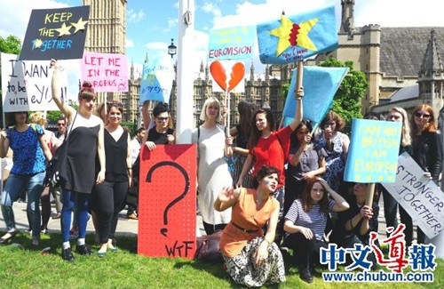 6月24日,,英國通過公投決定脫離歐盟,。“留歐派”支持者在英國議會大廈前集會,,反對英國脫離歐盟,。